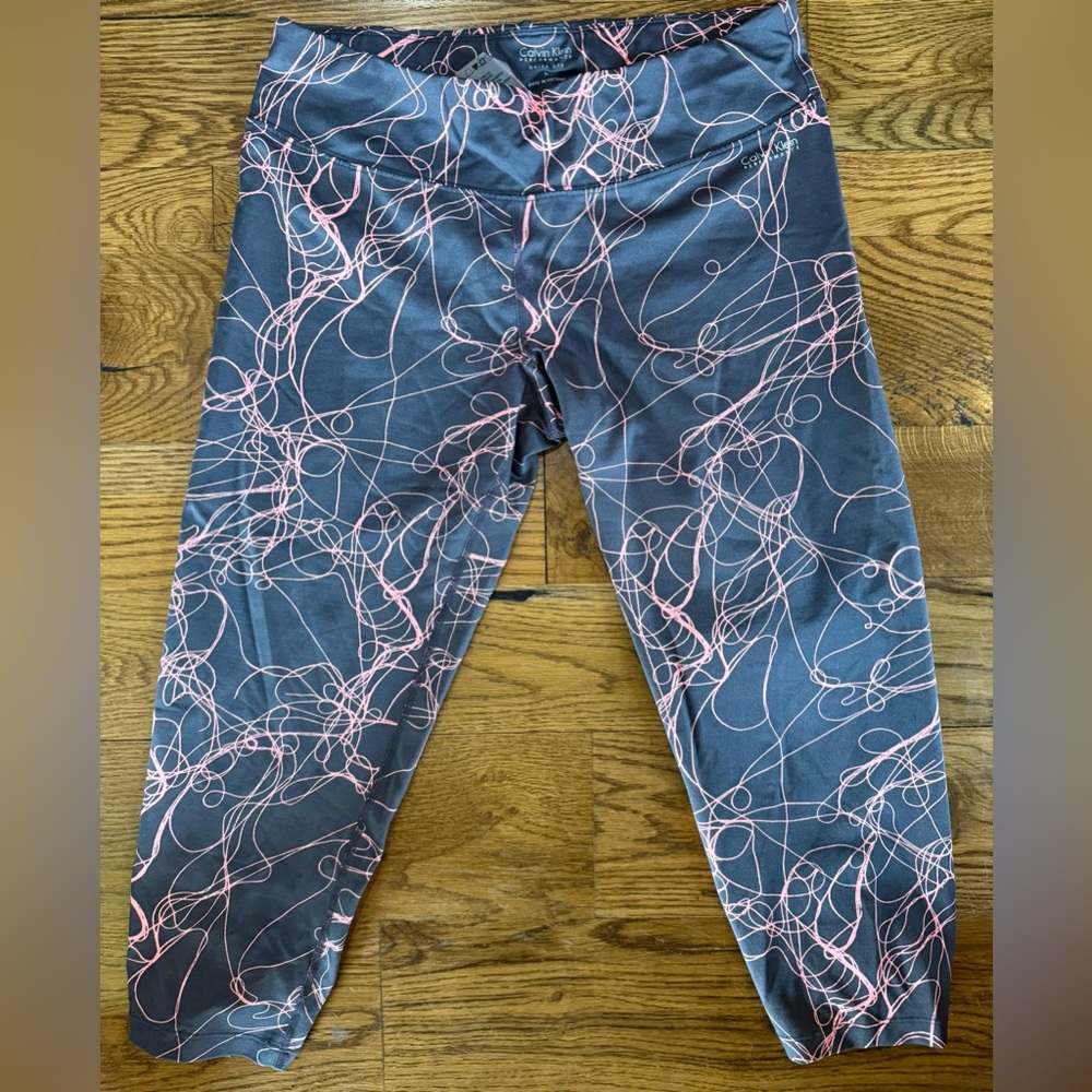 Calvin Klein Performance Quick Dry, gray, pink / peach leggings. Size Large.